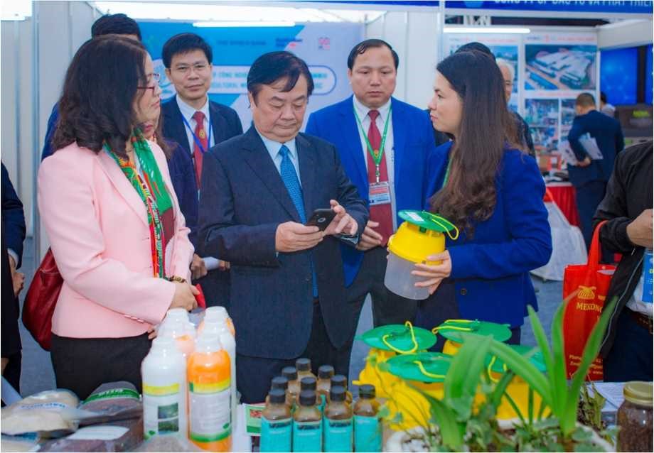 Nghiên cứu khoa học và phát triển các sản phẩm khoa học công nghệ giúp 77WIN Trang chủ 77win.com chính thức thích ứng với các cú sốc và căng thẳng - Bộ trưởng Bộ 77Win9 cá cược trực tuyến và Phát triển nông thôn Lê Minh Hoan đến thăm gian trưng bày các sản phẩm khoa học của Học viện 77Win9 cá cược trực tuyến Việt Nam